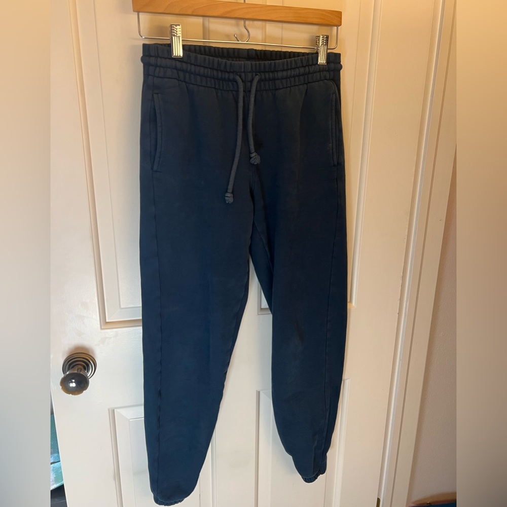 Navy blue Aritzia Sweatpants
